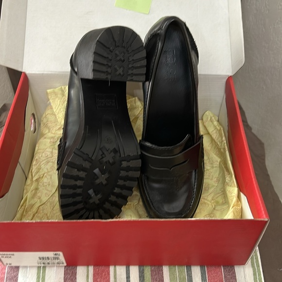 Brand new black women’s shoes never worn had knee surgery - Picture 2 of 3